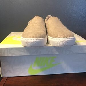 Women’s Dr. Scholls flat shoes size 10